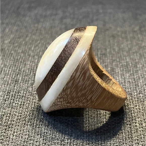 Vintage Large Oval Wood And Mother Of Pearl Statement Ring Sz 9 - Picture 4 of 8